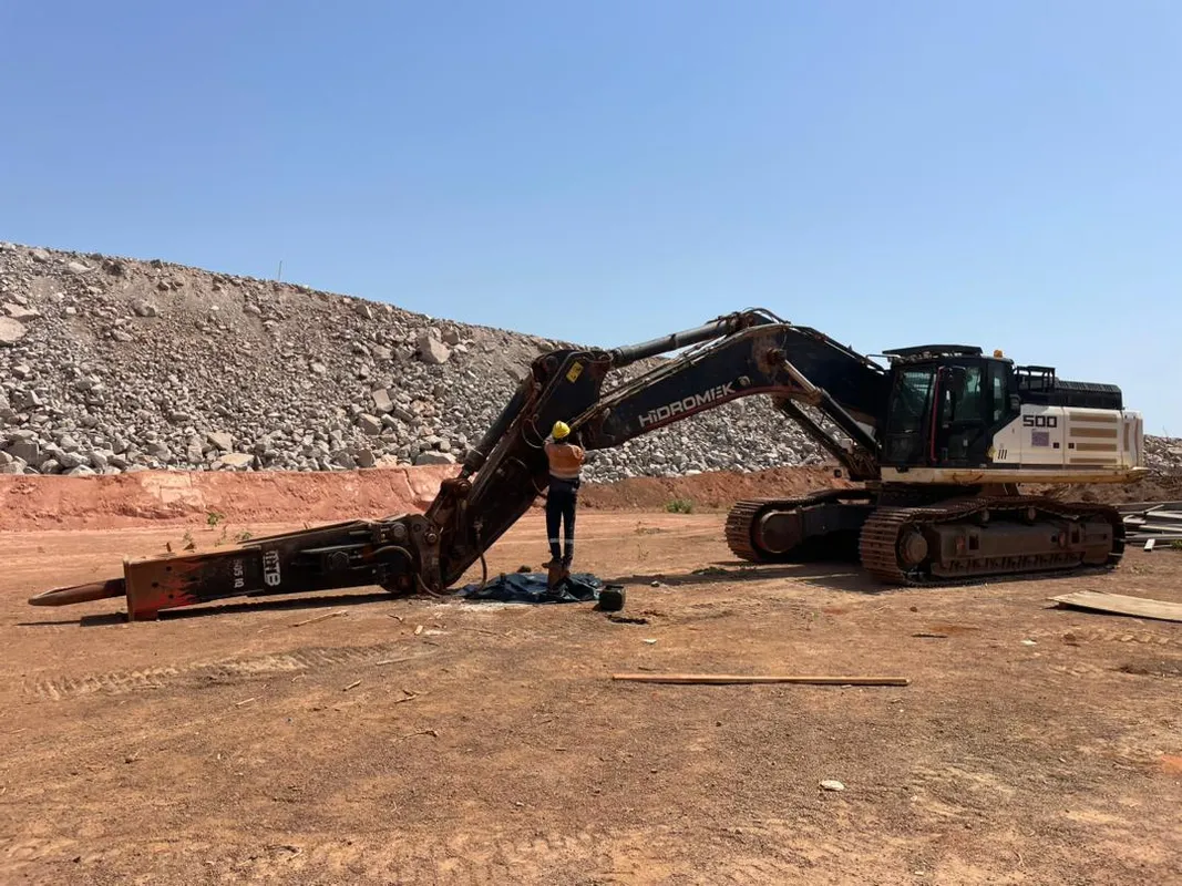 Excavator With Breaker 2