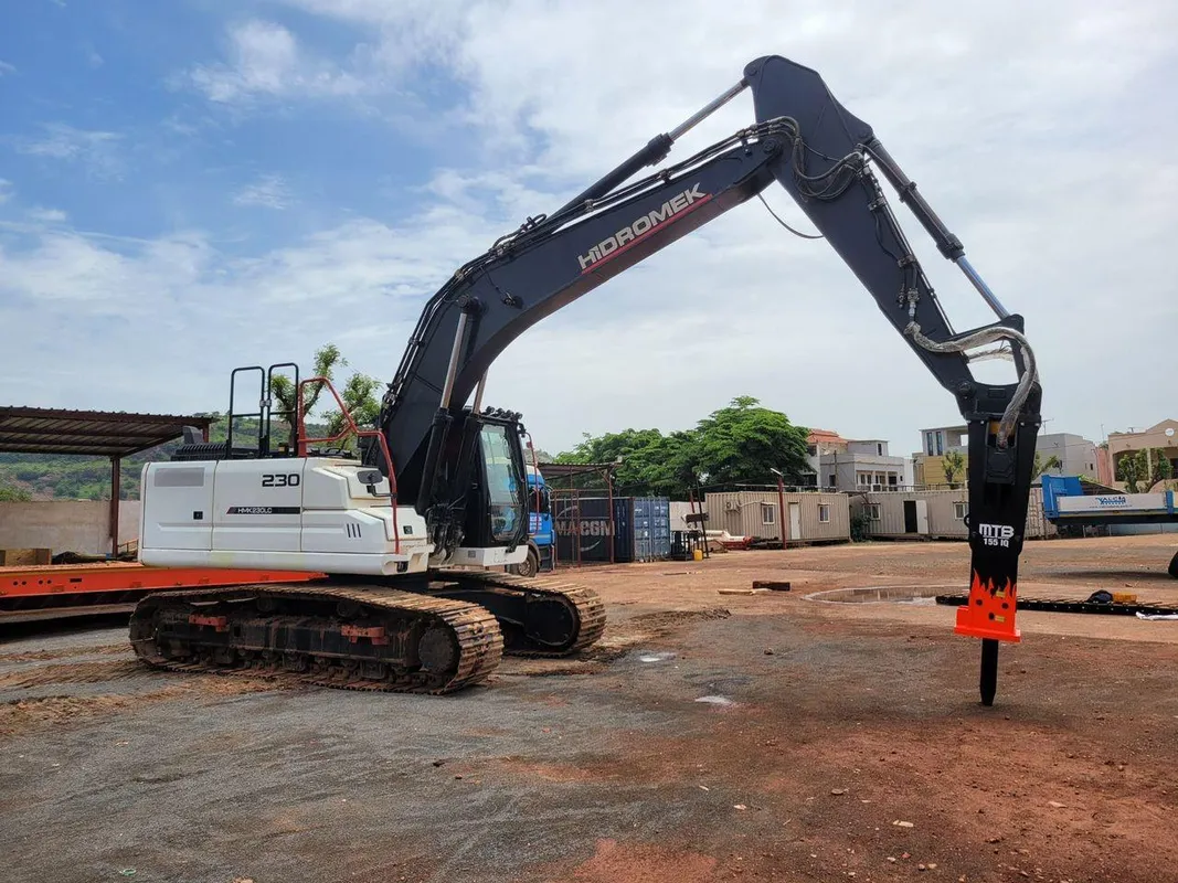 Excavator With Breaker 3